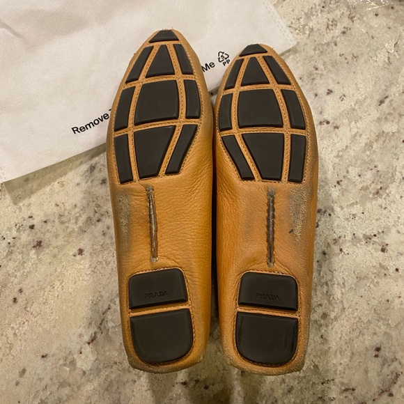 Prada tan leather pointed loafers / driving shoes w/ tassel tassle - Picture 6 of 8